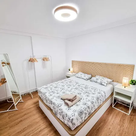 Daire Front Views To El Pilar Comotucasa