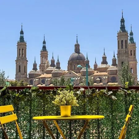 아파트 Front Views To El Pilar Comotucasa
