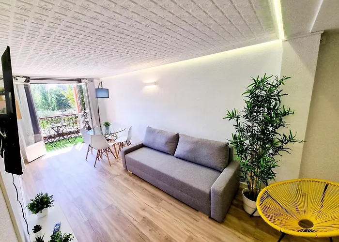 Front Views To El Pilar Comotucasa *